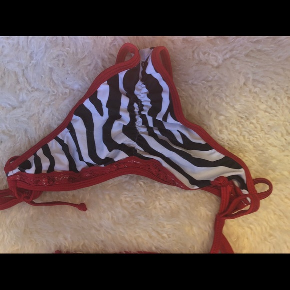 Bikini - Picture 4 of 4